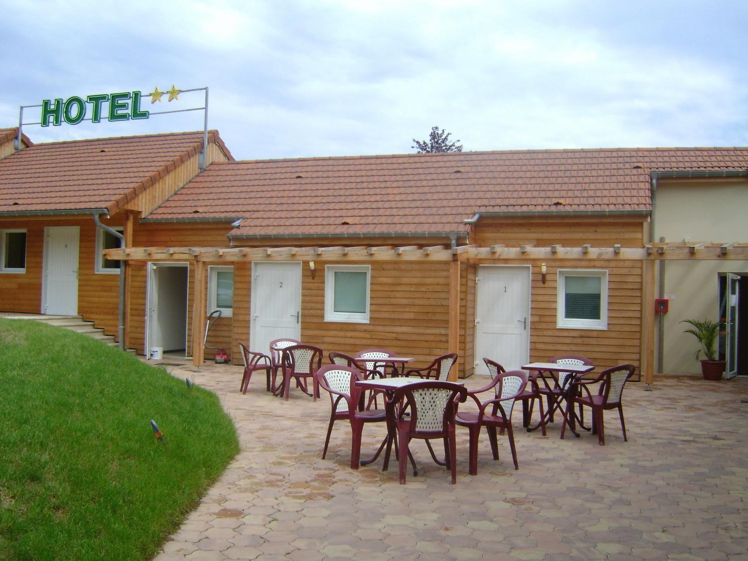 Hotel Le Richevaux Neufchâteau Exteriör bild